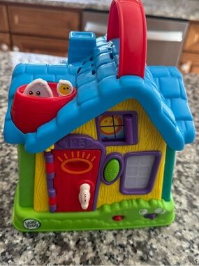 Leapfrog Colorful Activity Playhouse - Blue/Red